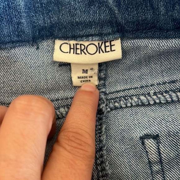 Girls  Cherokee 7/8 Jean shorts - Picture 3 of 3